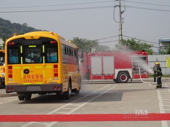 摸石头过河 康驰携宇通试水校车定制服务